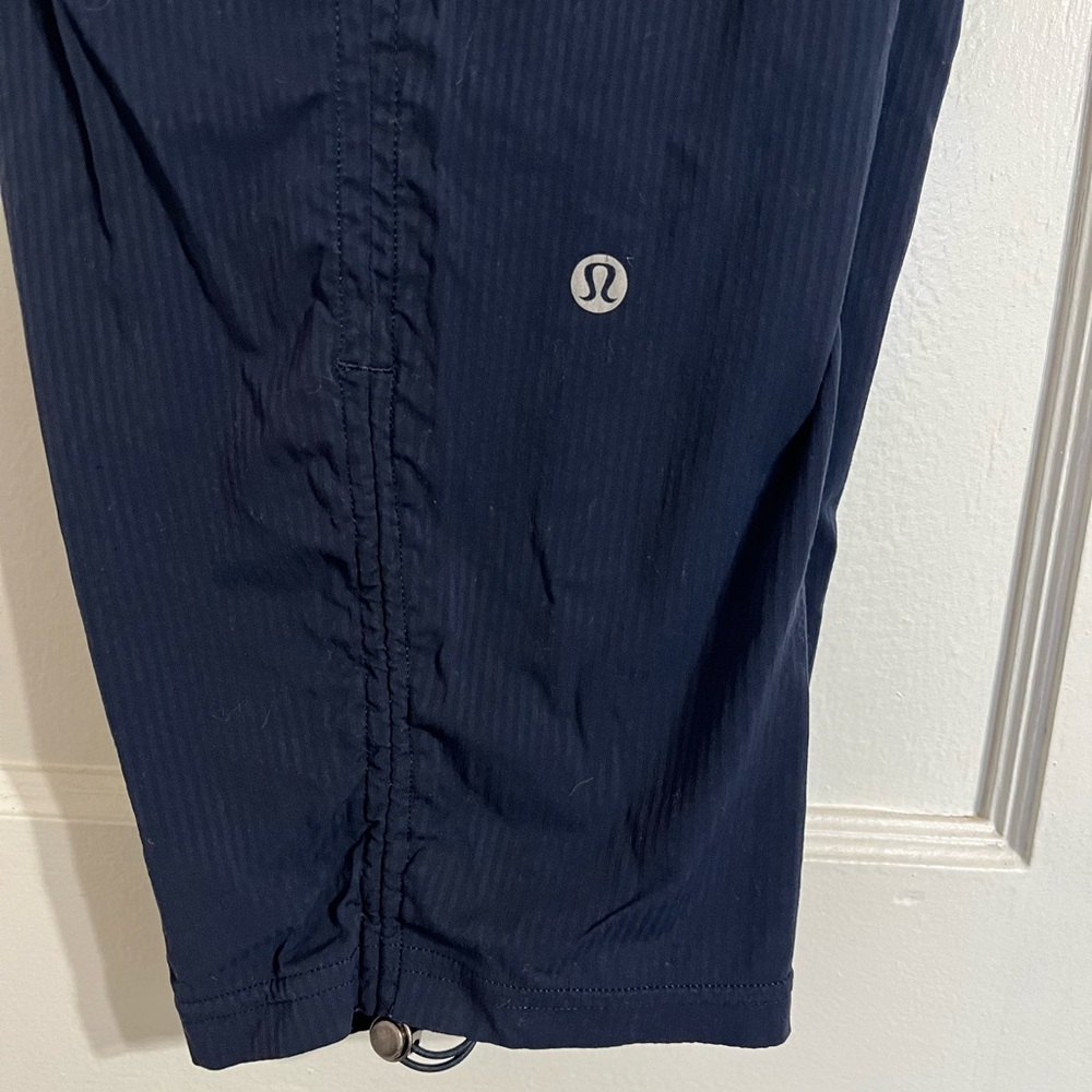 Dance Studio Crop, Size 10. Navy. Lululemon.